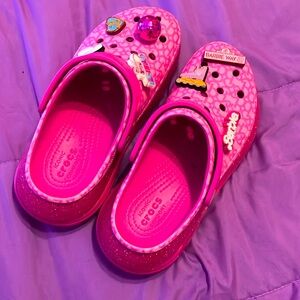 crocs classic mega crush clogs,Barbie the movie electric pink